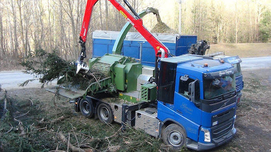 Déchiqueteuse Pezzolato PTH 1200/820 Hackertruck propulsée par le moteur du camion