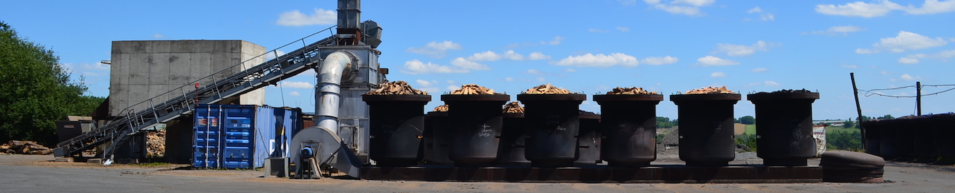 Ligne de séchage de bois avant carbonisation des Ets Rousseau, photo Frédéric Douard