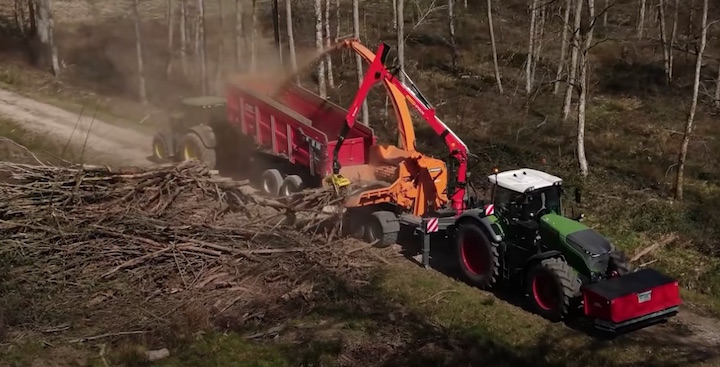 Reportage sur la nouvelle déchiqueteuse Valormax D841 à Ancier en Haute-Saône