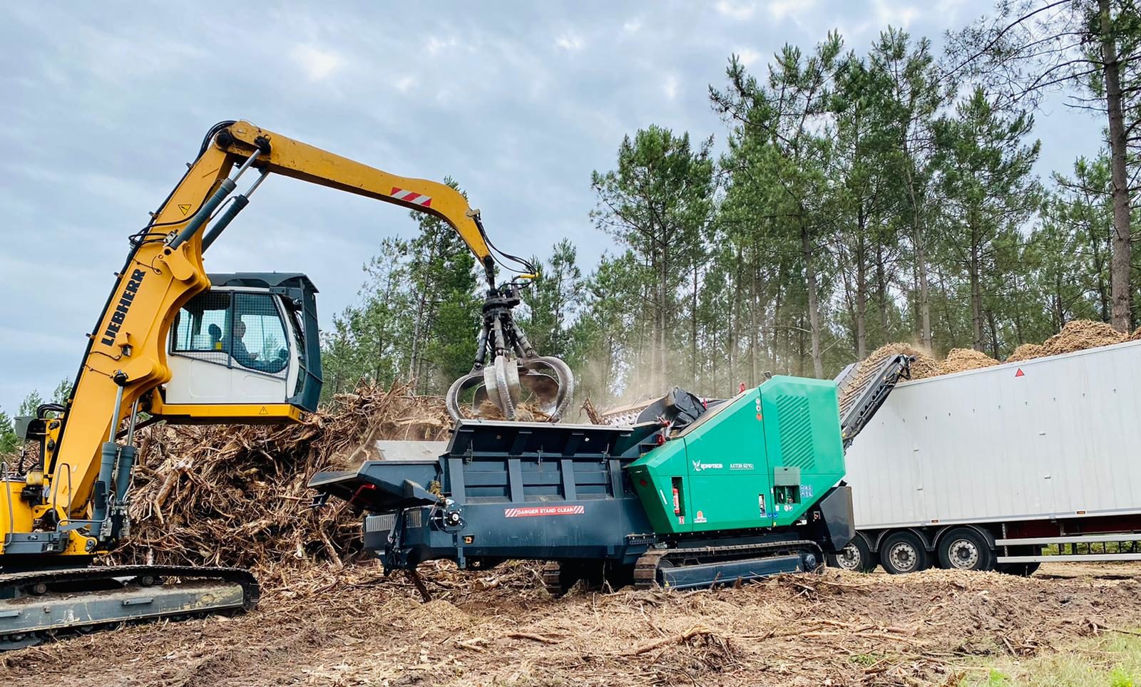 Forestcorte choisit un broyeur universel Axtor 6210 pour produire toutes ses qualités de bois-énergie