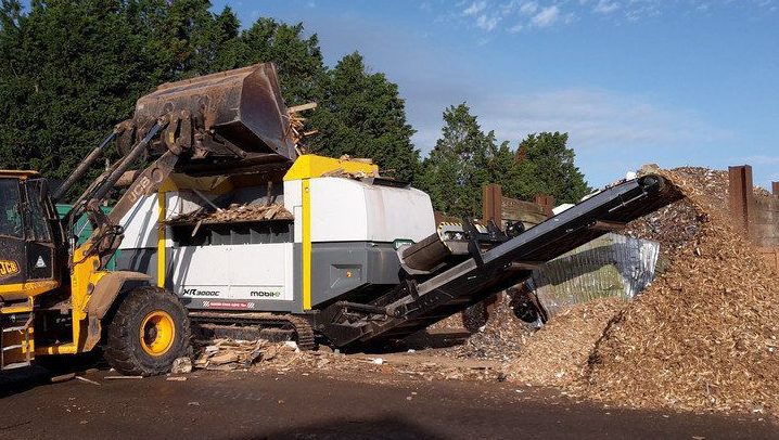 Broyeurs XR mobil-e Untha pour le recyclage des déchets de bois en un seul passage