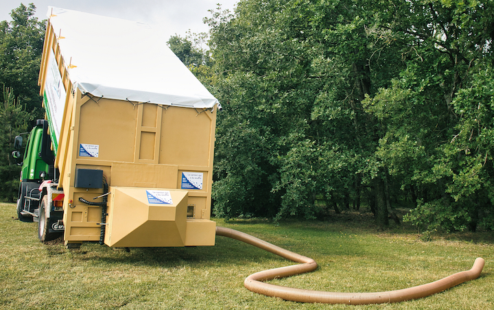 DLM présente la première benne électrique autonome souffleuse de bois-énergie