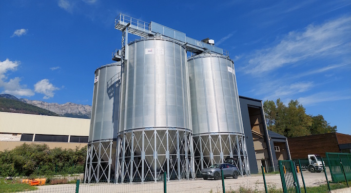 FAO livre une installation clé en main pour le stockage et le transfert des granulés de bois