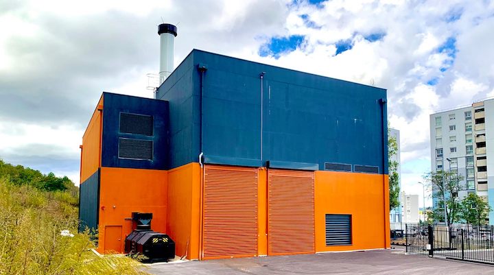 À Givors, une chaudière bois à condensation décarbone le chauffage urbain de manière très efficace